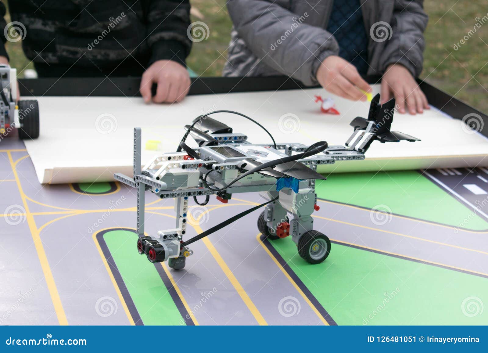 kropivnitskiy, ukraine Ã¢â¬â 07 october, 2017: robotics lessons. b